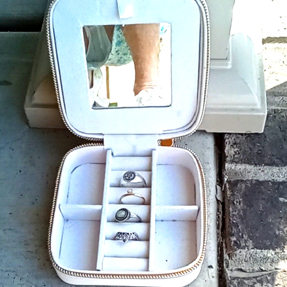 Travel Zip Closure Jewelry Box Mirror And 6 Compartments Excellent Condition